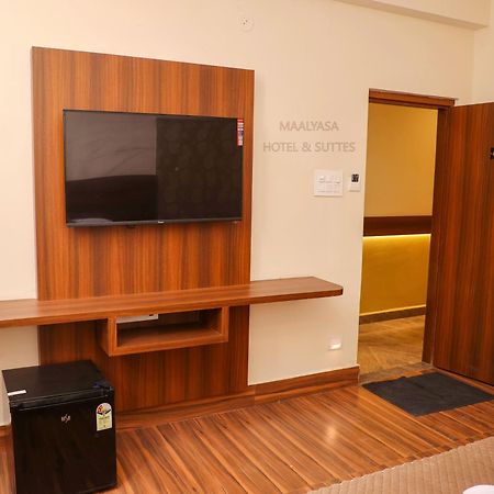 Maalyasa Hotel And Suites Hyderabad Bagian luar foto
