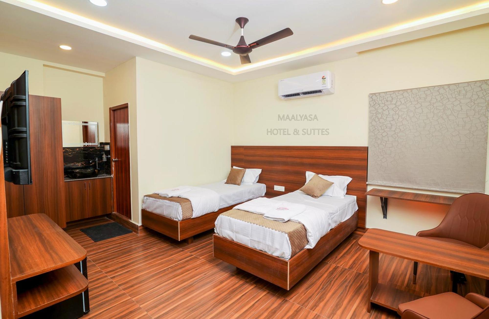 Maalyasa Hotel And Suites Hyderabad Bagian luar foto