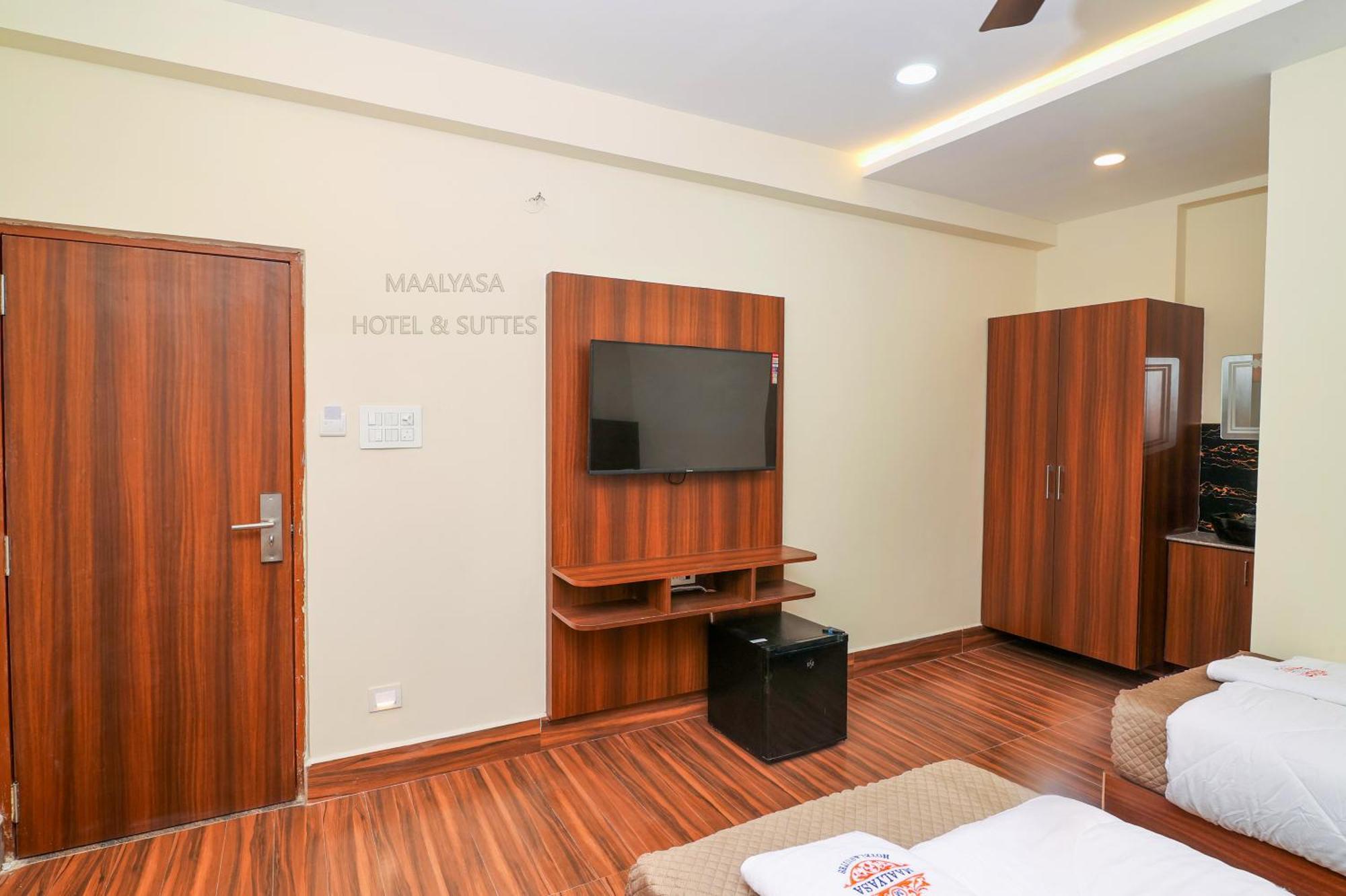 Maalyasa Hotel And Suites Hyderabad Bagian luar foto