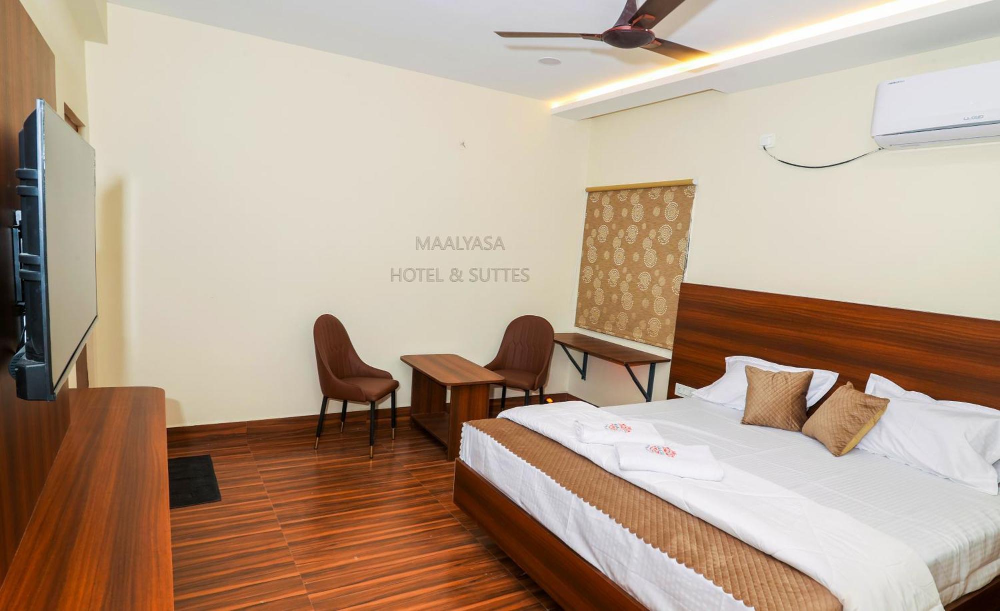 Maalyasa Hotel And Suites Hyderabad Bagian luar foto